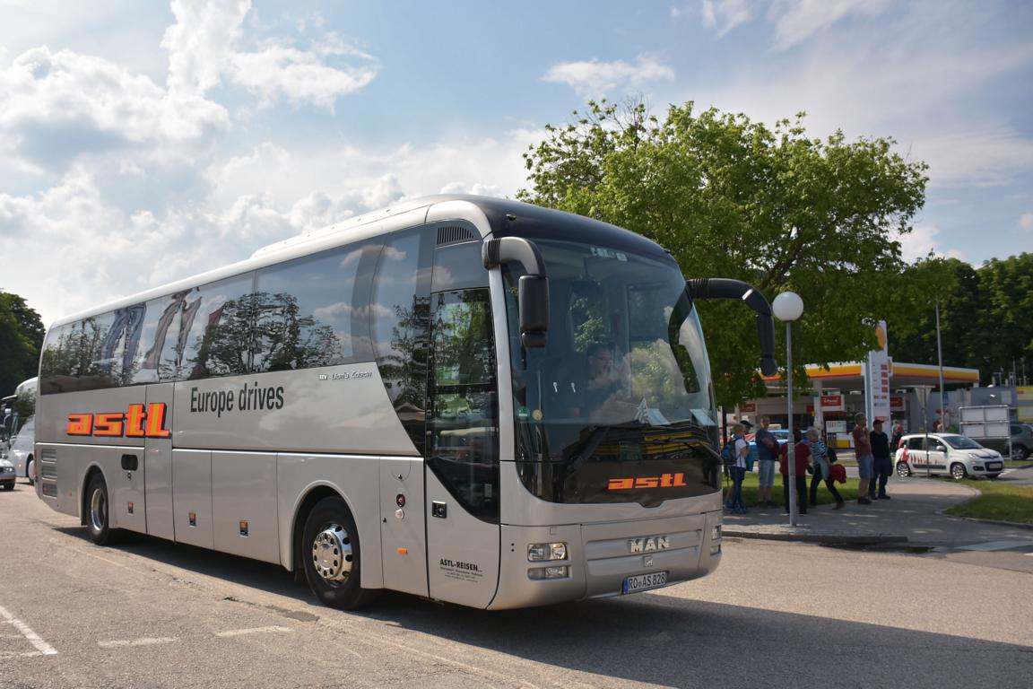 MAN Lion`s Coach von Astl Reisen aus der BRD im Mai 2018 in Krems gesehen.