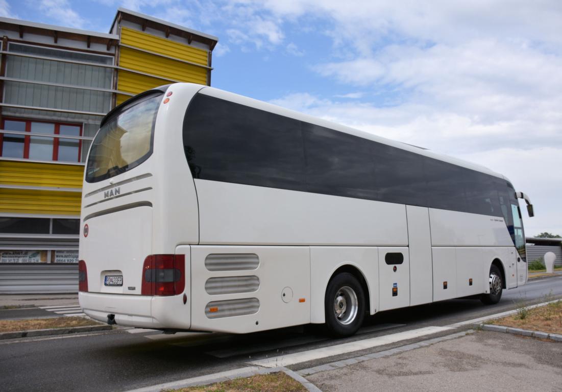 MAN Lion`s Coach von Daf Tours aus der Sk 2017 in Krems.