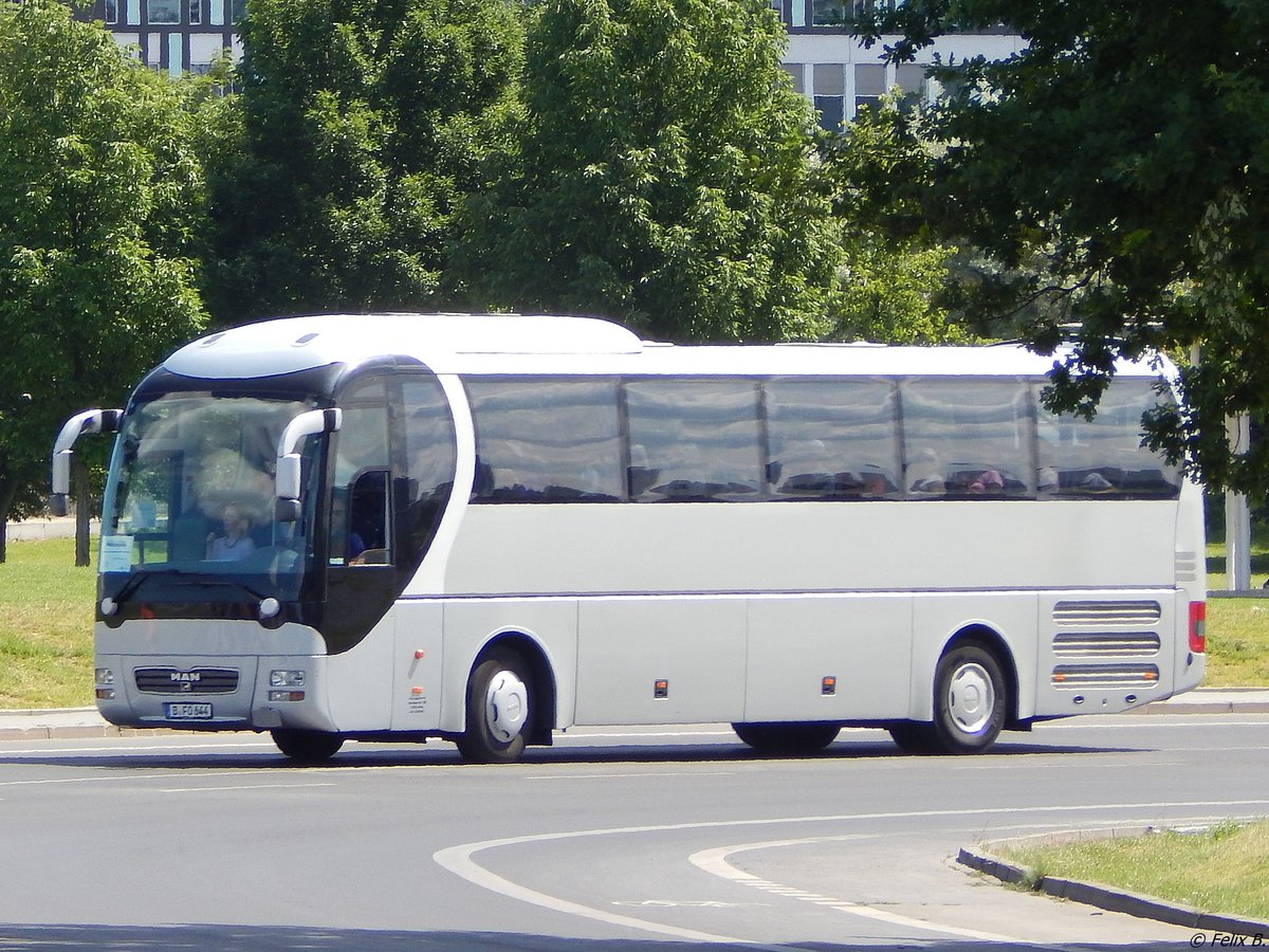 MAN Lion's Coach der Fahrschule Orange aus Deutschland in Berlin.