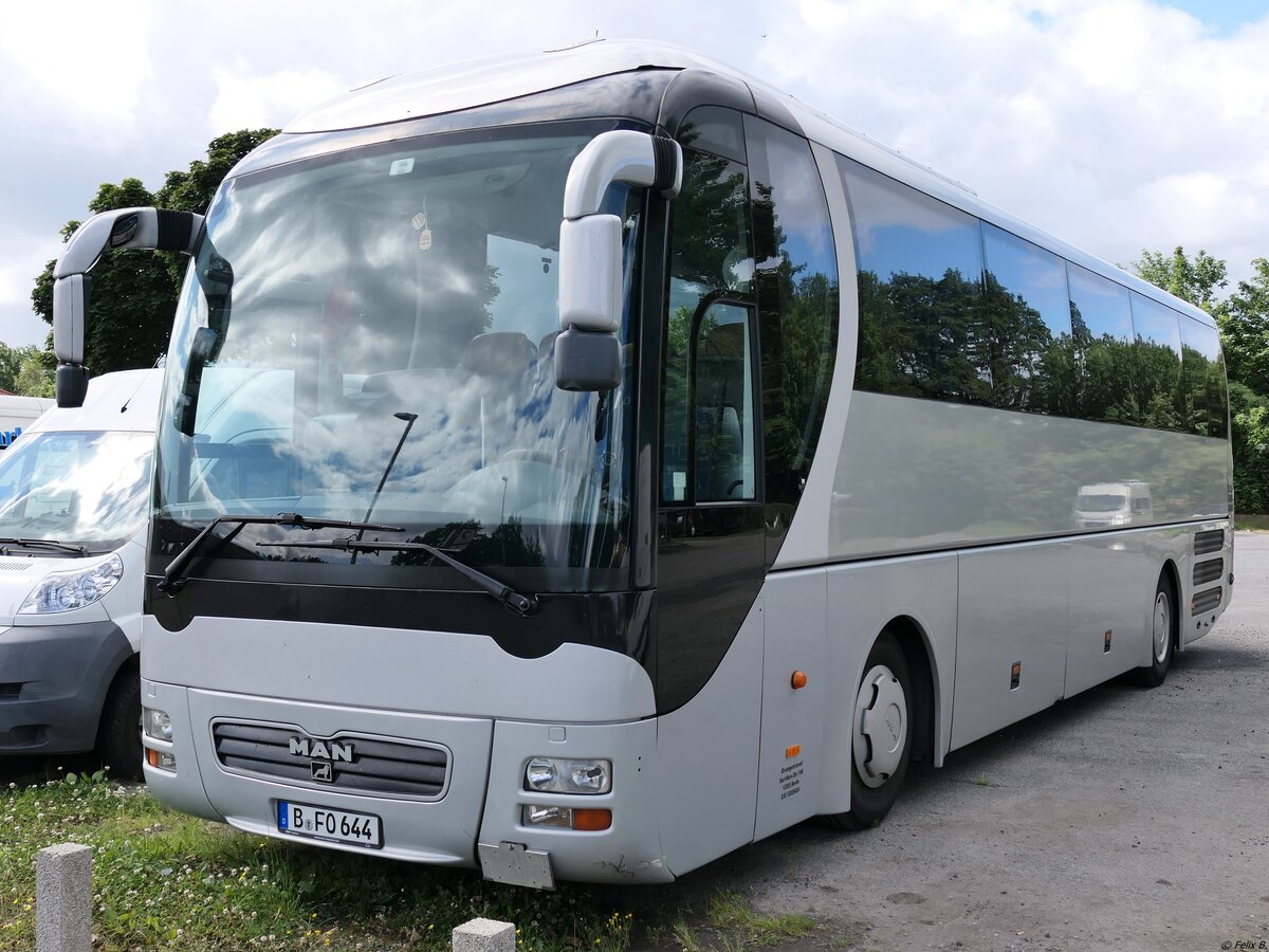 MAN Lion's Coach der Fahrschule Orange aus Deutschland in Binz.