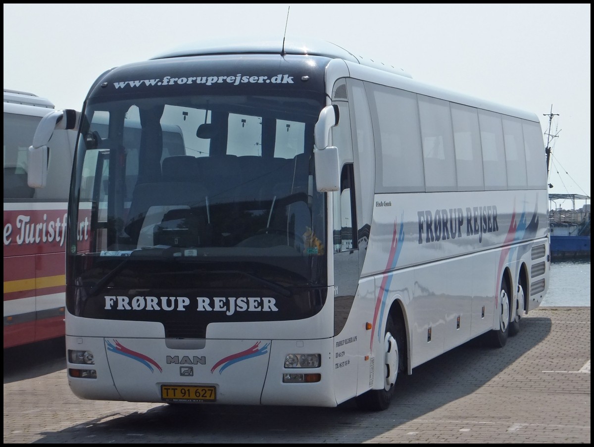 MAN Lion's Coach von Frrup Rejser aus Dnemark im Stadthafen Sassnitz.