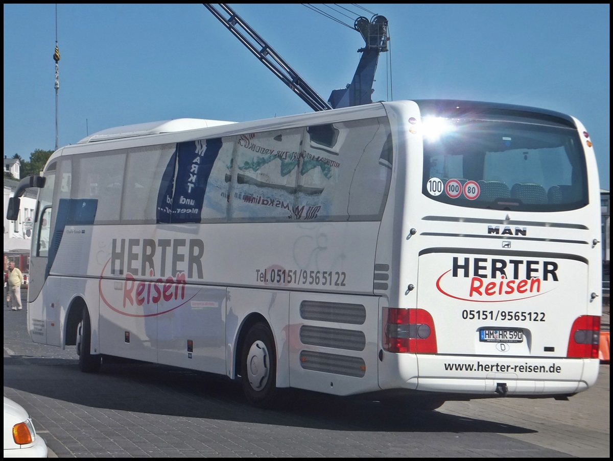 MAN Lion's Coach von Herter Reisen aus Deutschland im Stadthafen Sassnitz.