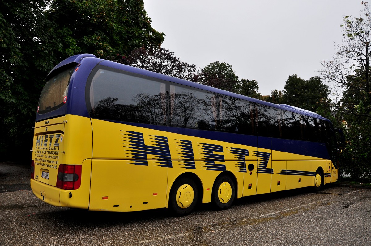 MAN Lions Coach von Hietz Reisen aus sterreich am 13.9.2014 in Krems gesehen.