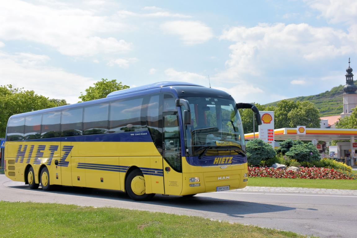 MAN Lion`s Coach von HIETZ Reisen aus Niedersterreich in Krems.