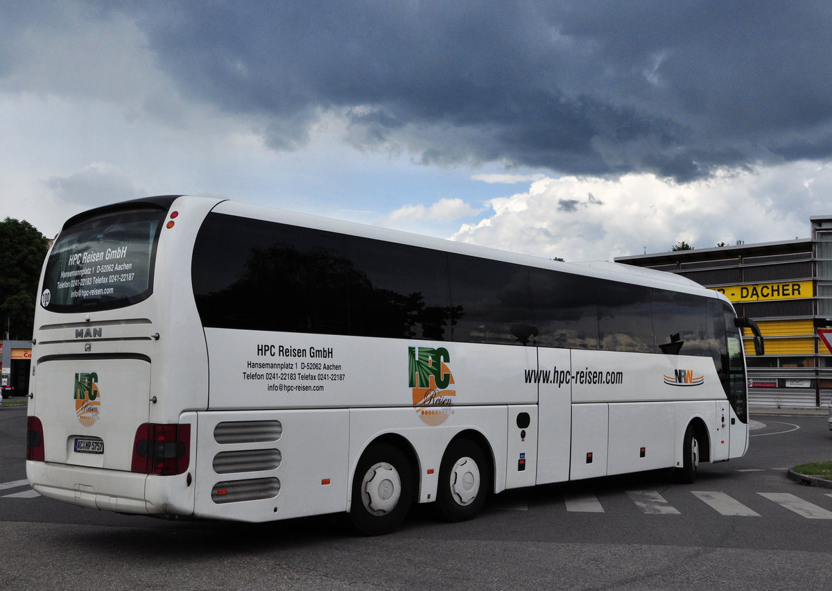 MAN Lions Coach von HPC Reisen aus der BRD in Krems gesehen.