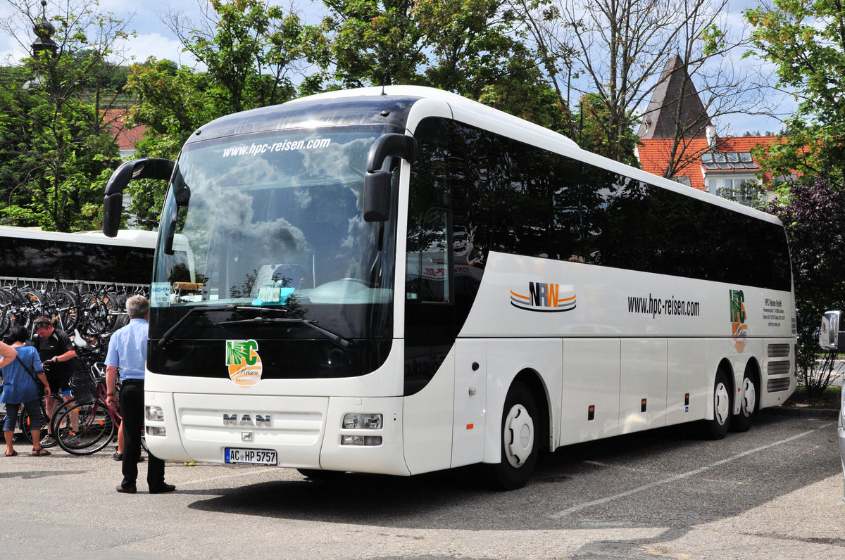 MAN Lions Coach von HPC Reisen aus der BRD in Krems gesehen.