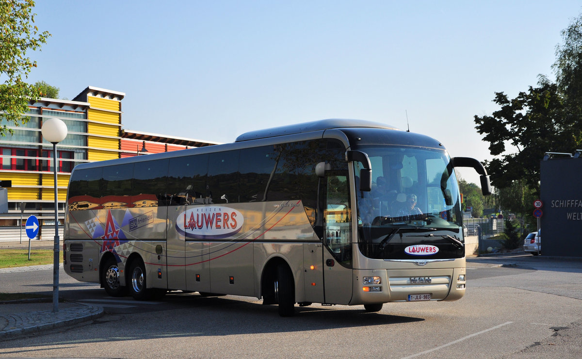 MAN Lion`s Coach von Lauwers Reisen aus Belgien in Krems.