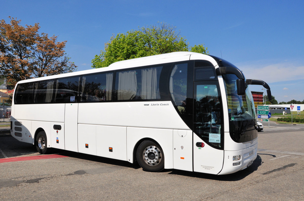 MAN Lions Coach von MAN Mnchen in Krems gesehen.