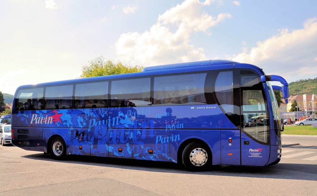 MAN LION`s Coach von PAVIN aus Italien im August 2013 in Krems gesehen.