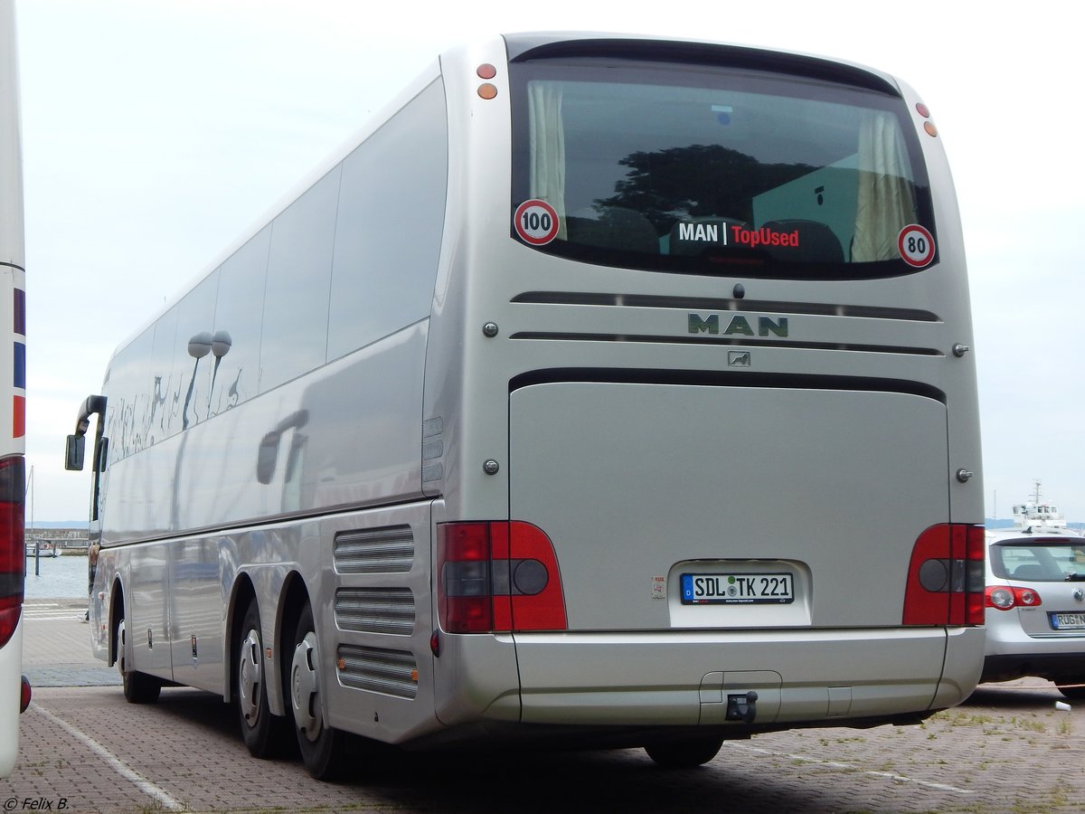 MAN Lion's Coach von P.Krger-Reisen aus Deutschland im Stadthafen Sassnitz. 