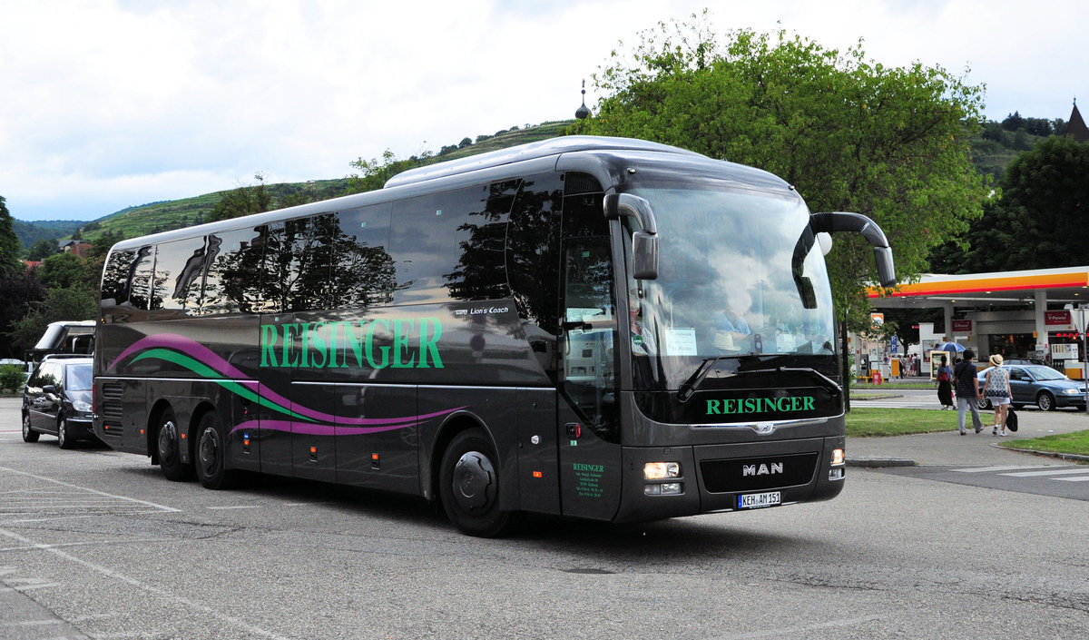 MAN Lions Coach von Reisinger Reisen aus der BRD in Krems gesehen.