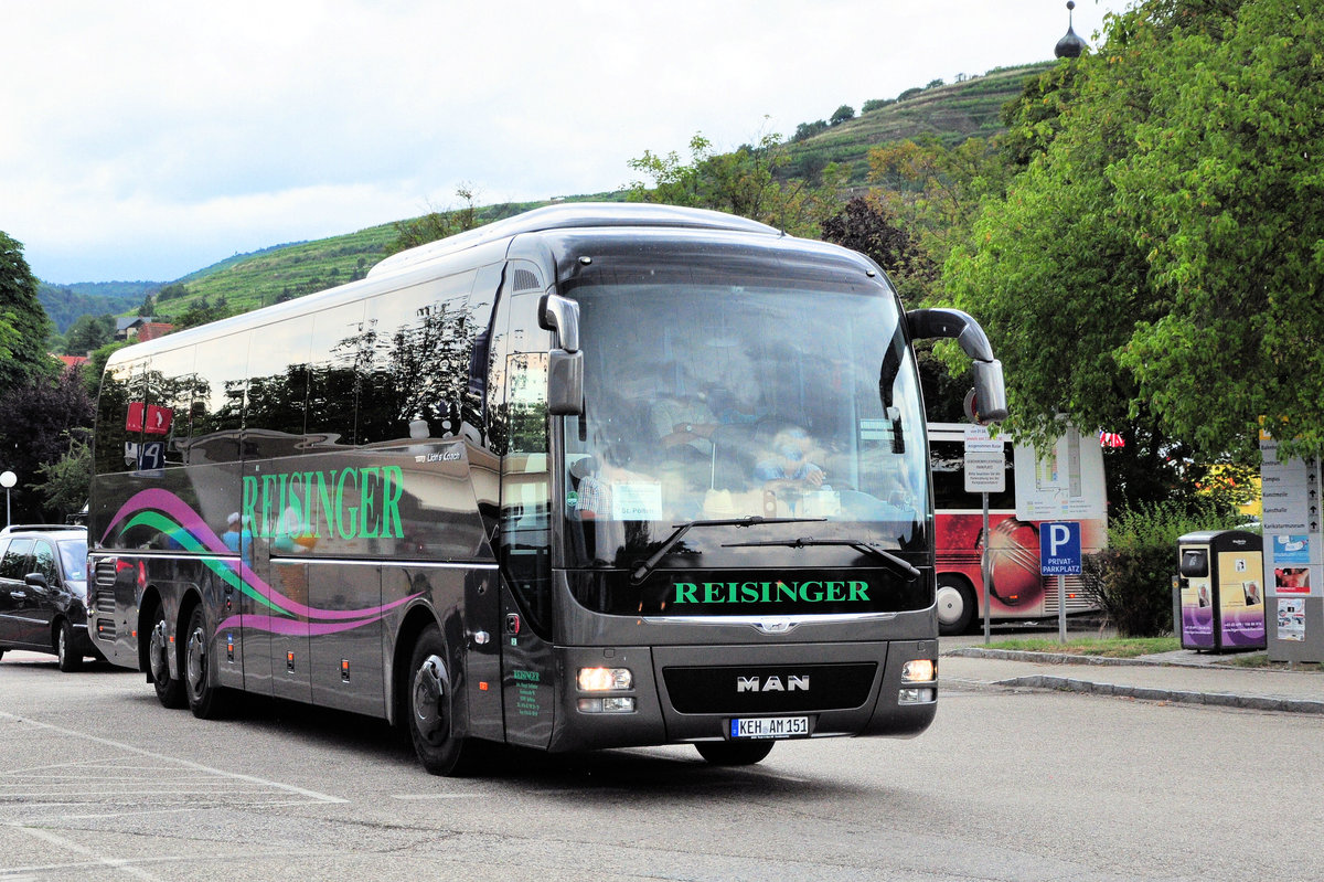 MAN Lions Coach von Reisinger Reisen aus der BRD in Krems gesehen.