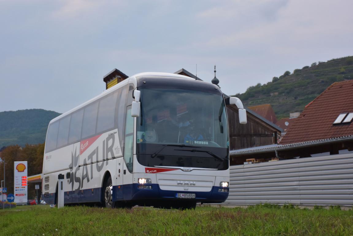 MAN Lion`s Coach von SATUR Reisen aus der SK 09/2017 in Krems.