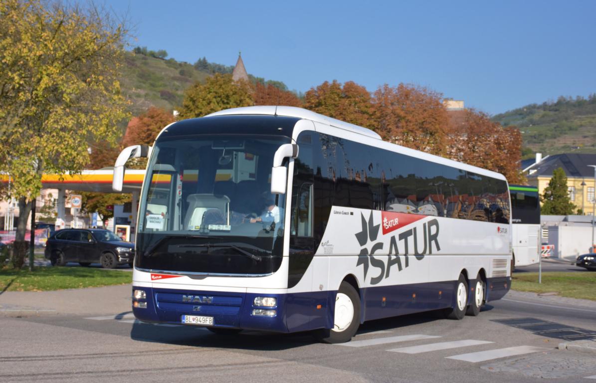 MAN Lion`s Coach von SATUR Reisen aus der SK 09/2017 in Krems.