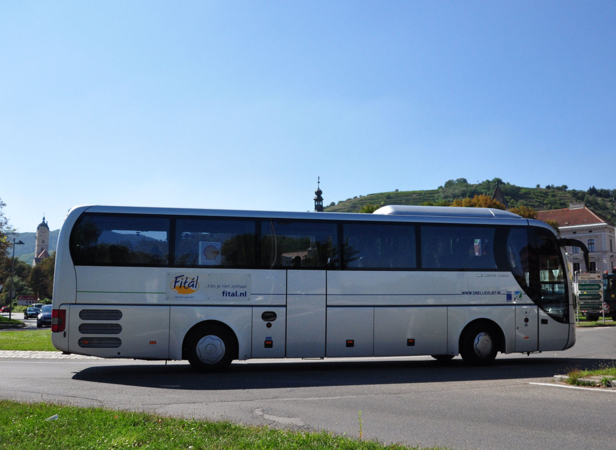 MAN Lion`s Coach von Snellevliet.nl in Krems gesehen.