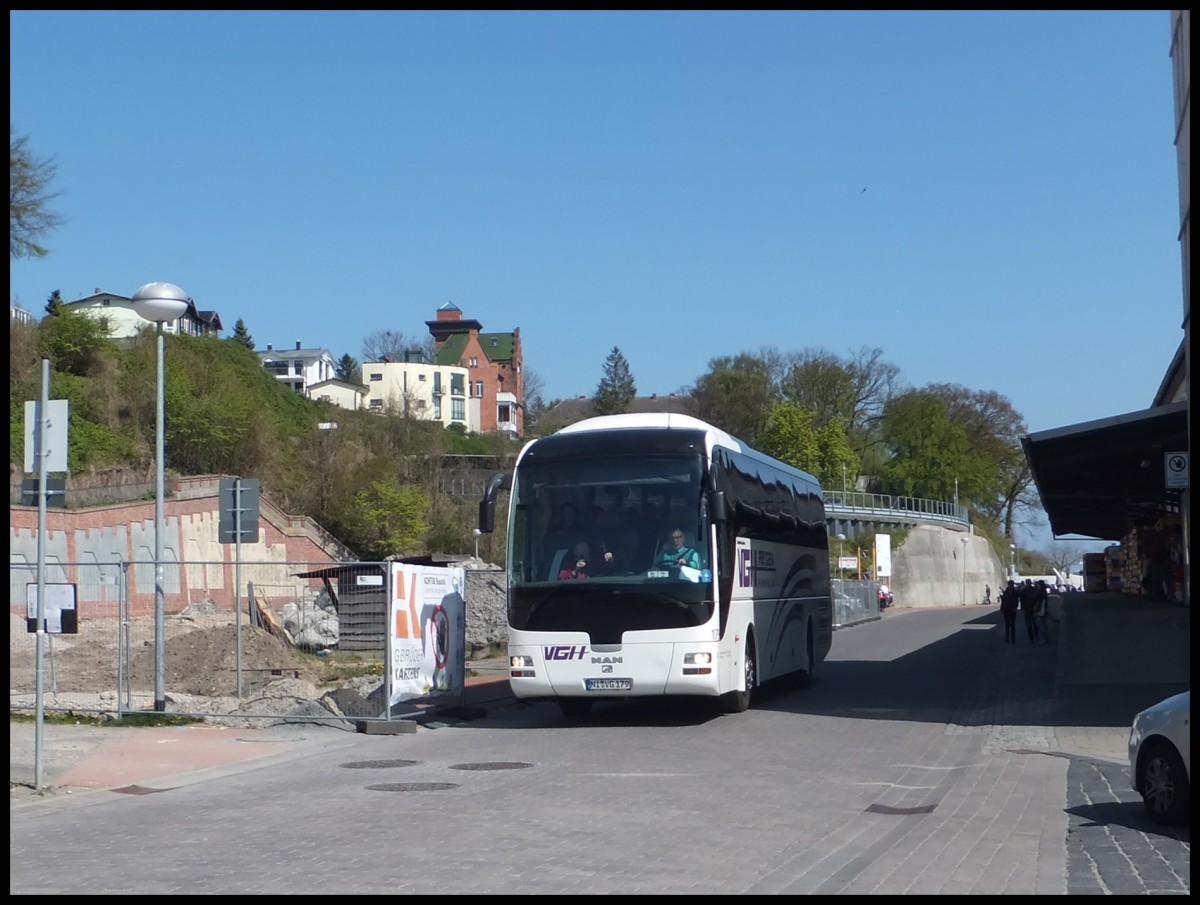 MAN Lion's Coach von VGH-Reisen aus Deutschland im Stadthafen Sassnitz.