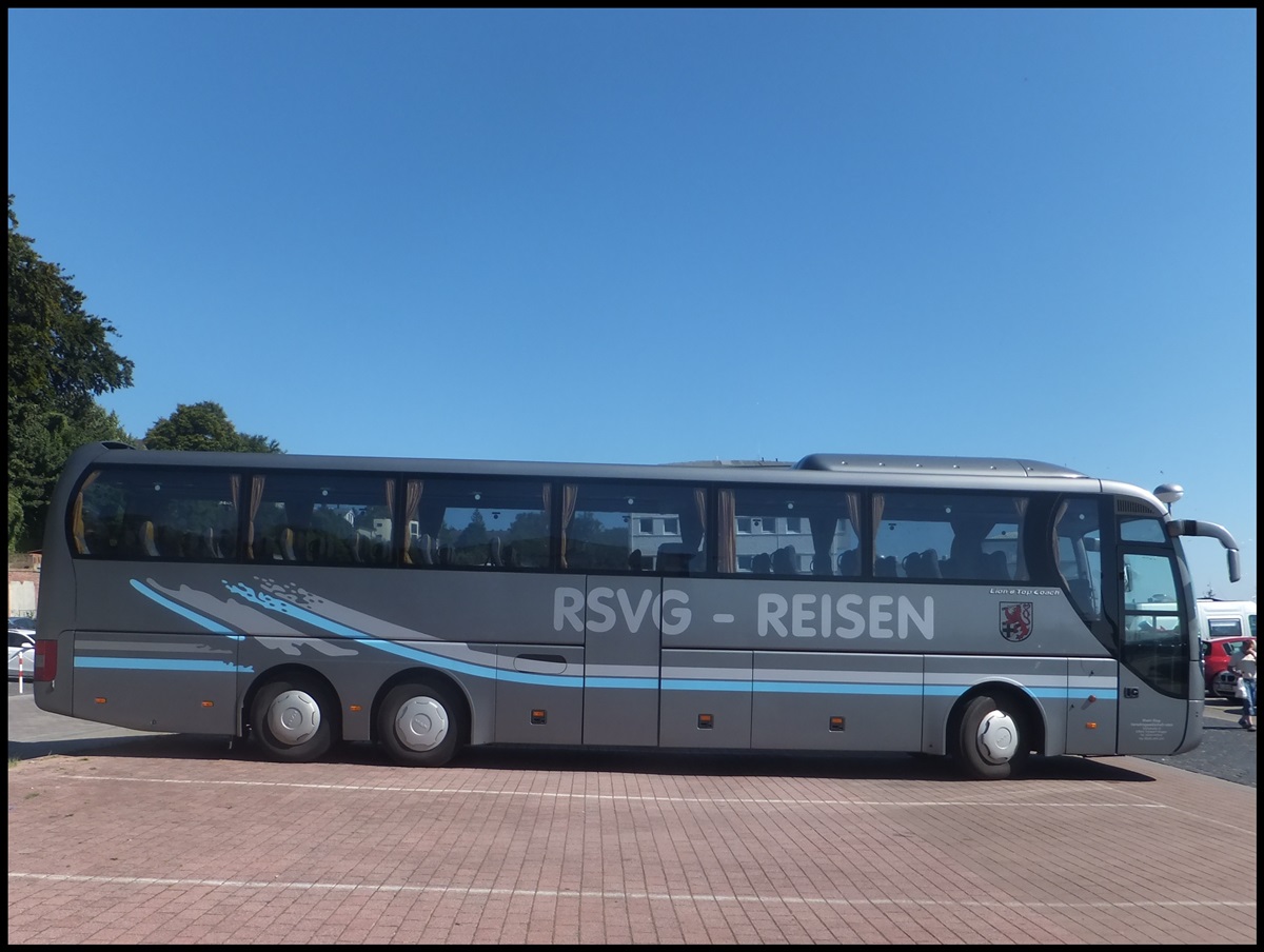 MAN Lion's Top Coach von RSVG-Reisen aus Deutschland im Stadthafen Sassnitz.