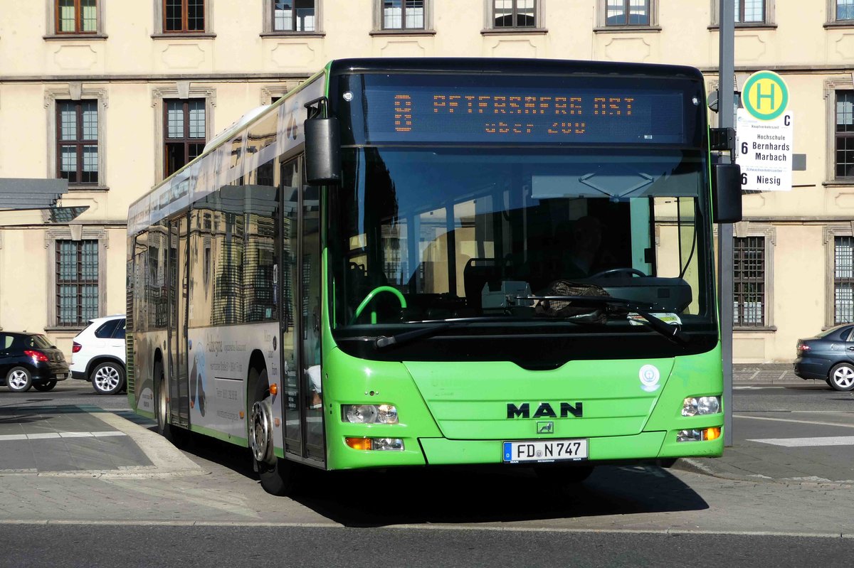 MAN von RhoenEnergie wartet am Fuldaer Busbahnhof im September 2016