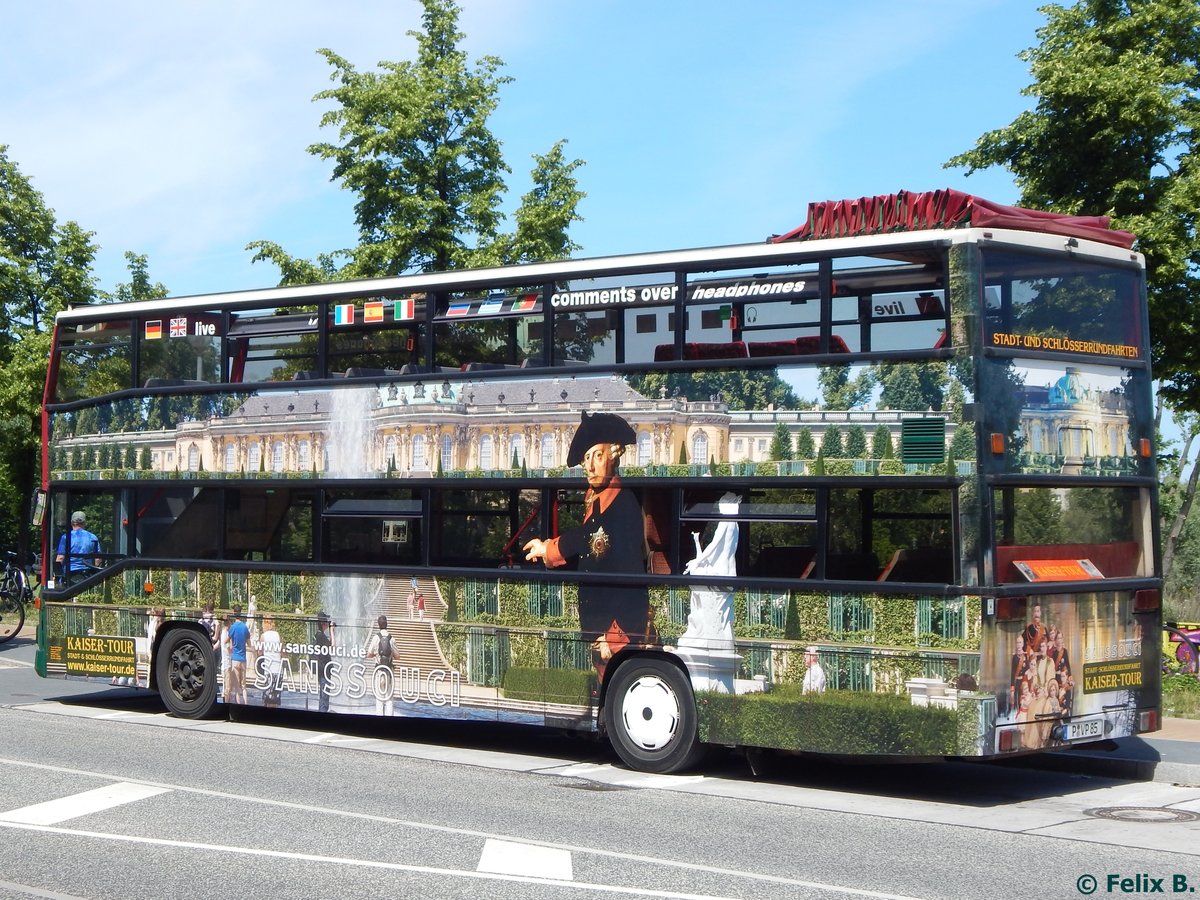 MAN SD 202 von Kaiser-Tour aus Deutschland in Potsdam. 