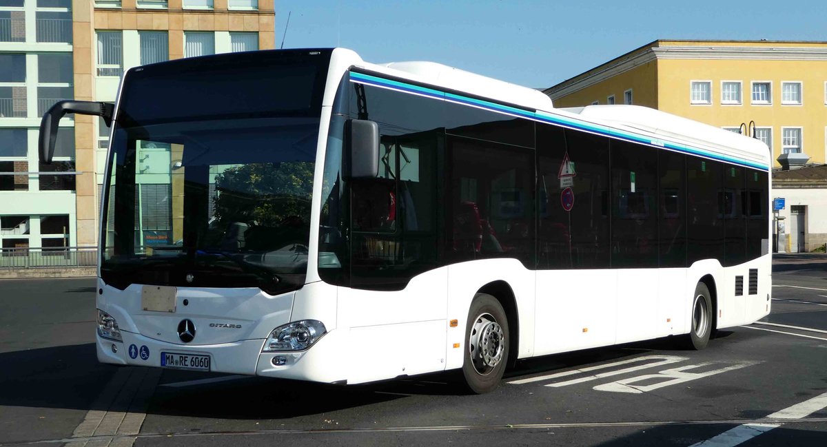 MB Citaro III steht im Auftrag des RMV am Busplatz des Fuldaer Bahnhofs im Juli 2018