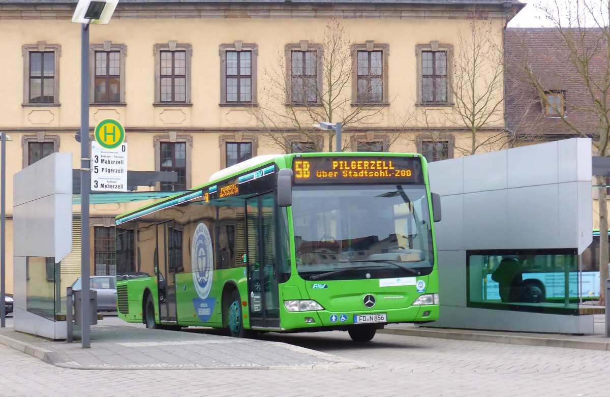 MB Citaro steht am Fuldaer Busbahnhof im Januar 2015