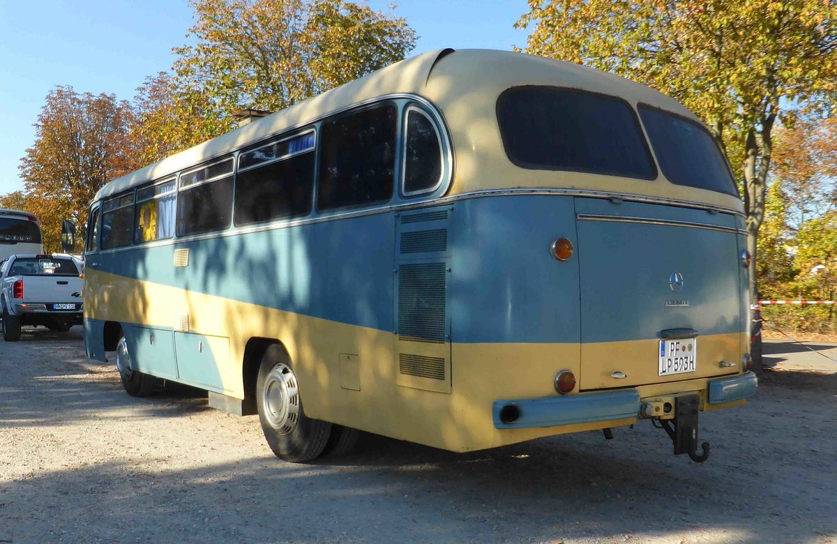 MB O 321 H steht im Oktober 2018 auf dem Busplatz der Veterama in Mannheim