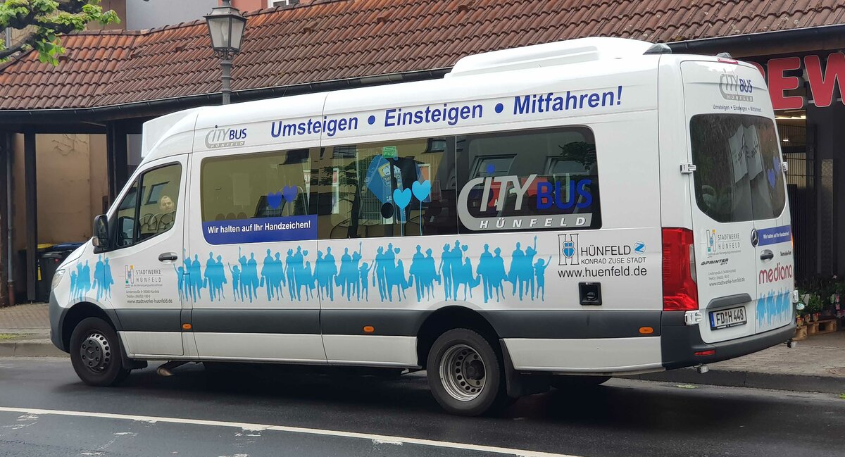 MB Sprinter als Citybus unterwegs in H�nfeld, Mai 2022