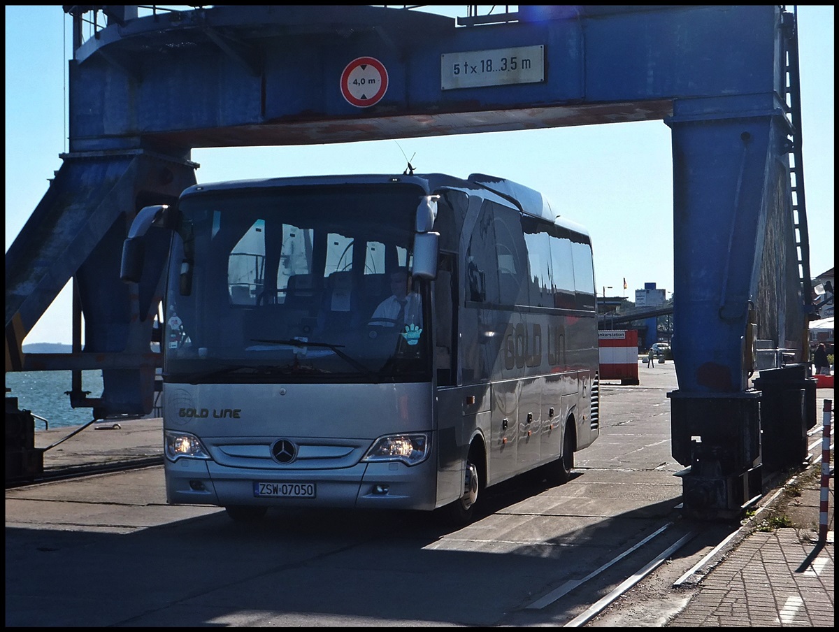 Mercedes Atego Prestige von Gold Line aus Polen im Stadthafen Sassnitz.