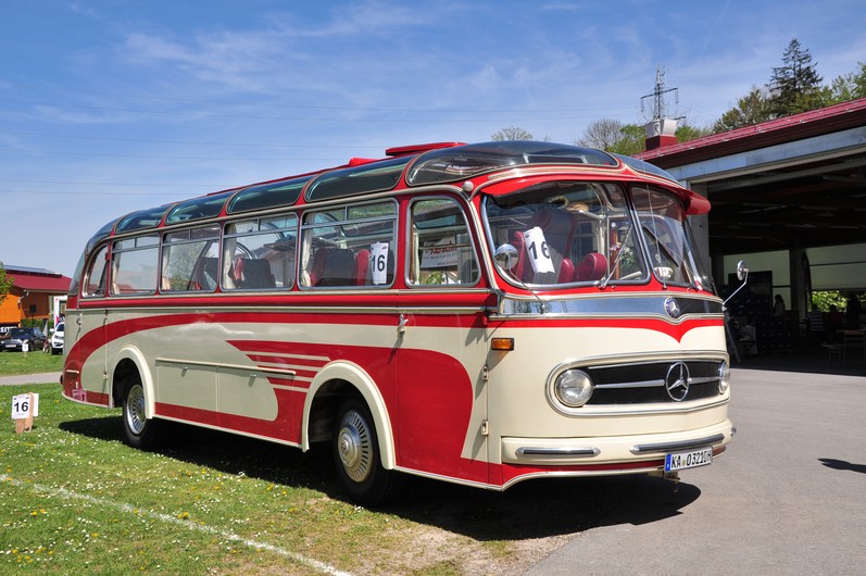 Mercedes Benz O 321 H bei der Kerschner Oldtimer Schau am 25.4.2015.