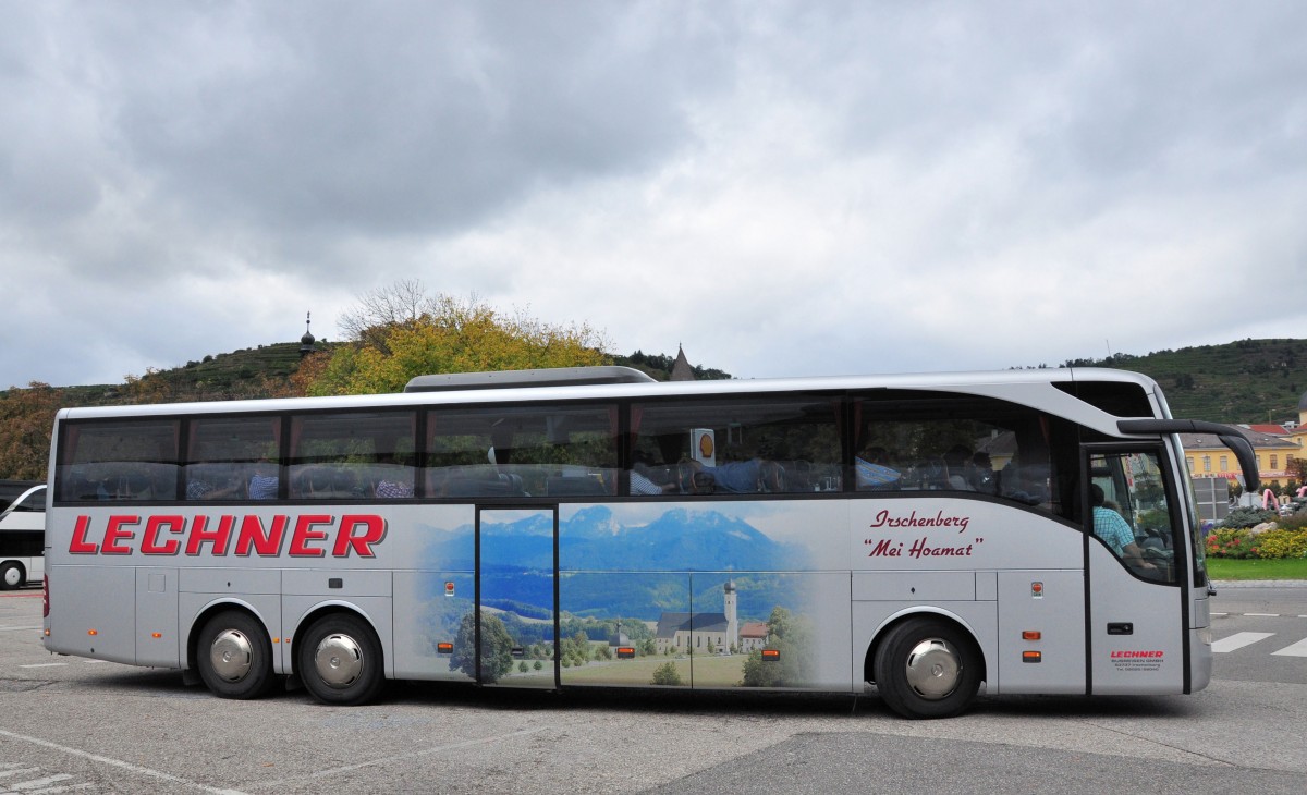 MERCEDES BENZ TOURISMO von LECHNER Reisen aus Deutschland im September 2013 in Krems gesehen.