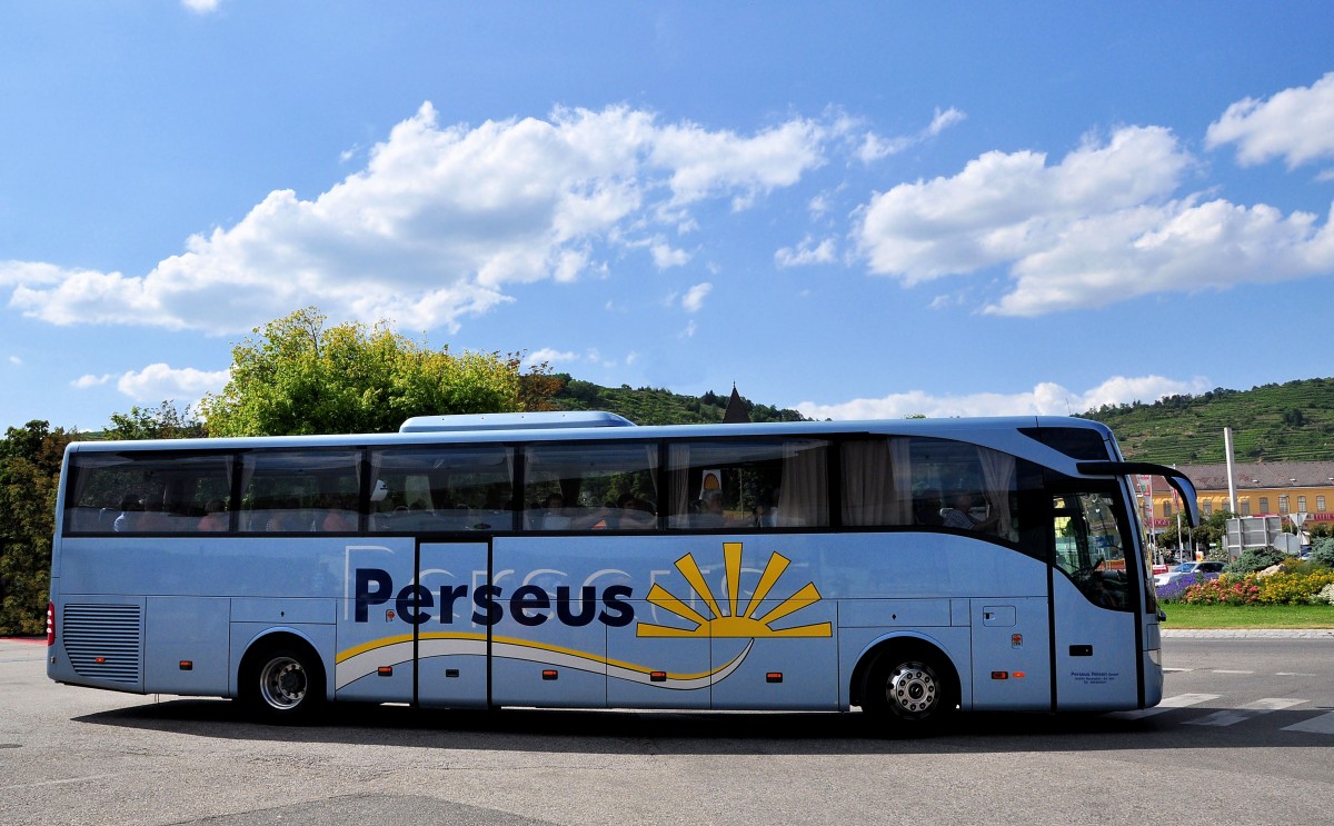 MERCEDES BENZ Tourismo von PERSEUS Reisen/BRD im Juli 2013 in Krems gesehen.