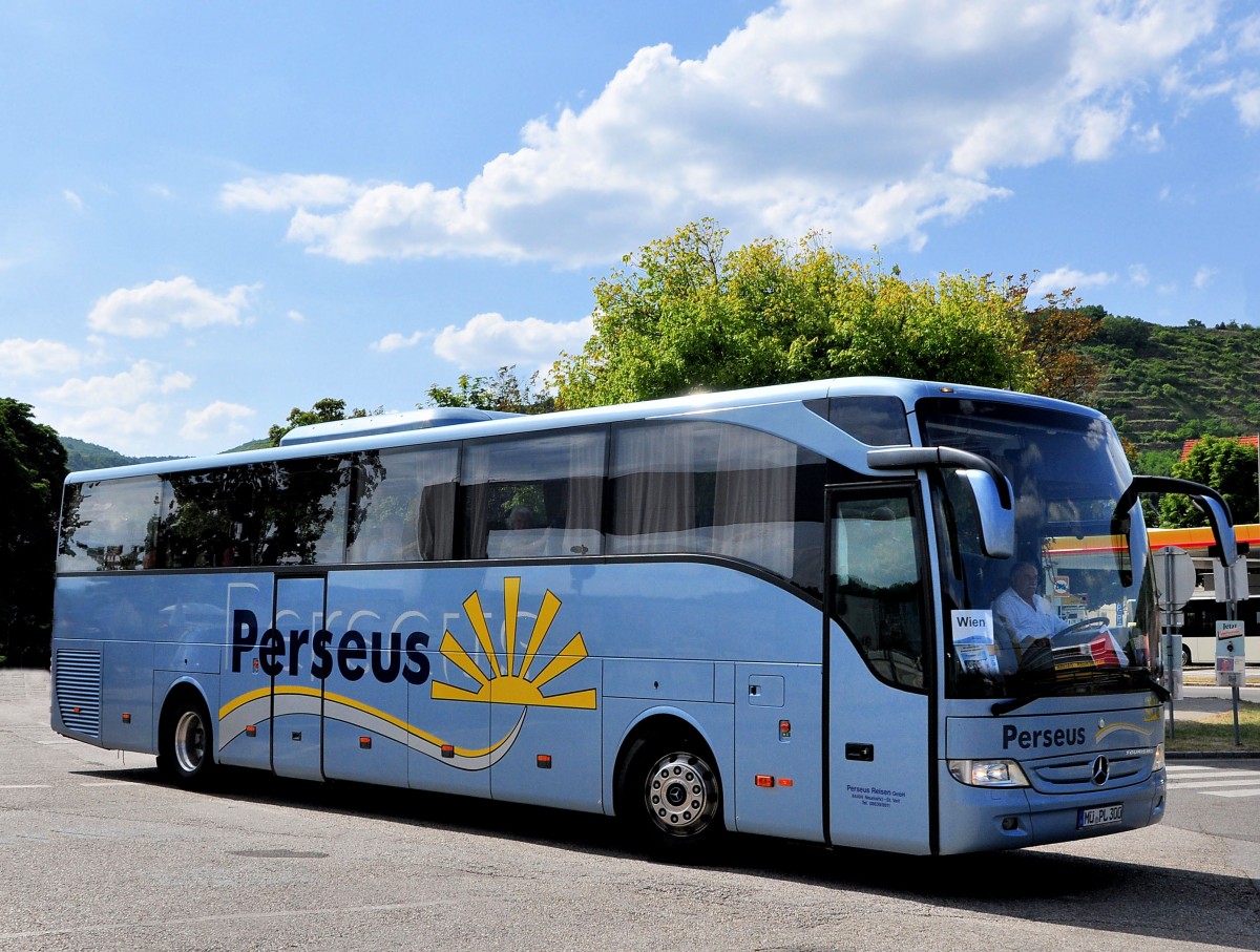 MERCEDES BENZ Tourismo von PERSEUS Reisen/BRD im Juli 2013 in Krems gesehen.