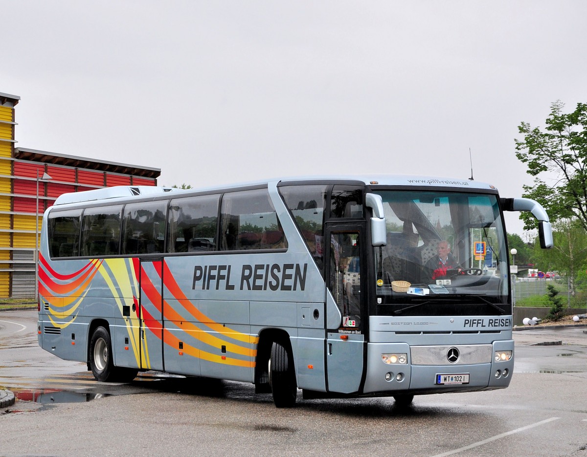 Mercedes Benz Tourismo von Piffl Reisen aus sterreich am 17.Mai 2014 in Krems.