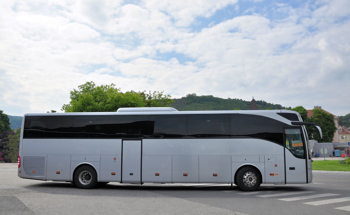 Mercedes Benz Tourismo von SAB Busreisen am 25.5.2013 in Krems an der Donau.