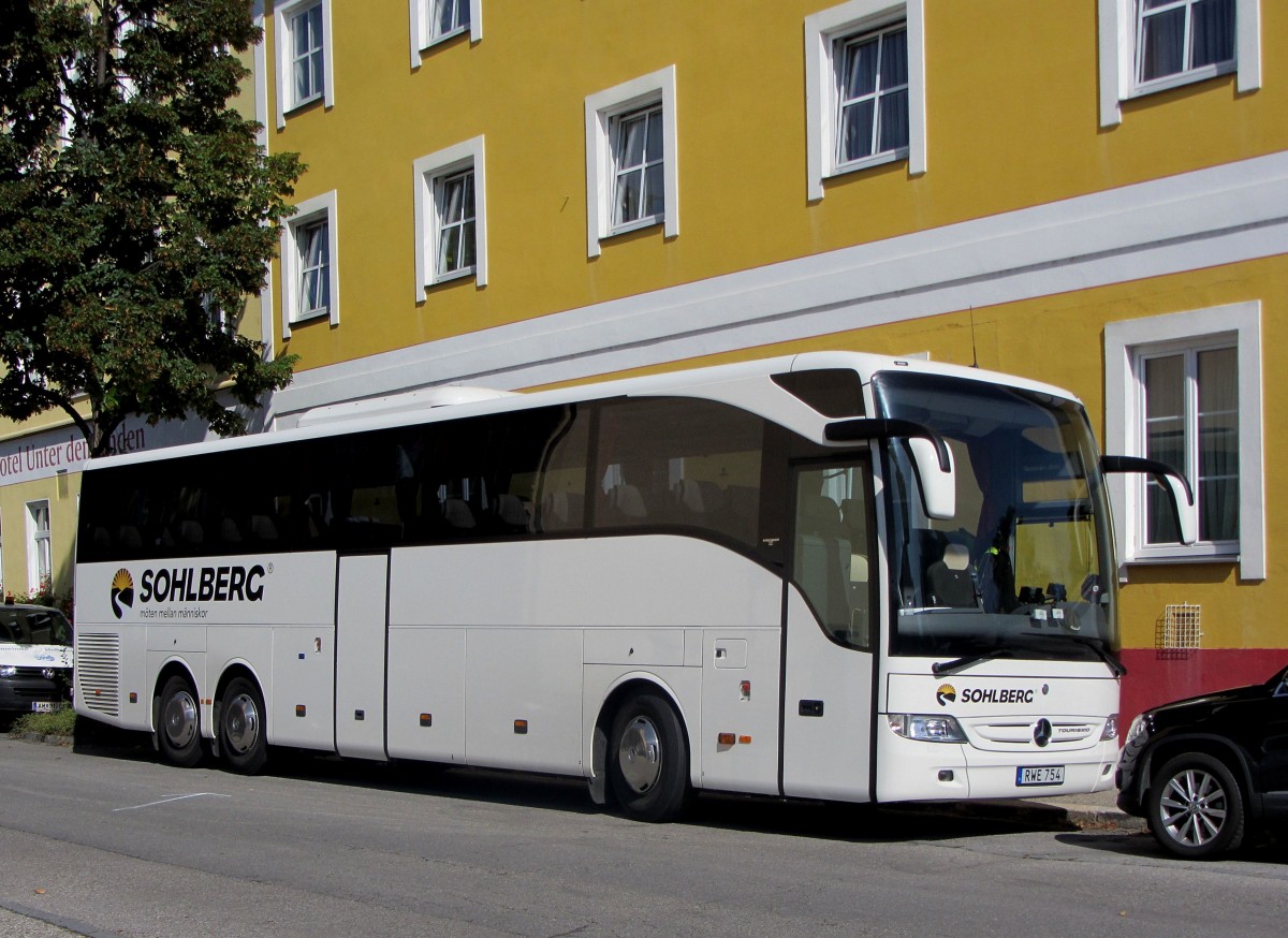 Mercedes Benz Tourismo von SOLBERG aus der BRD am 24.9.2015 in Krems.