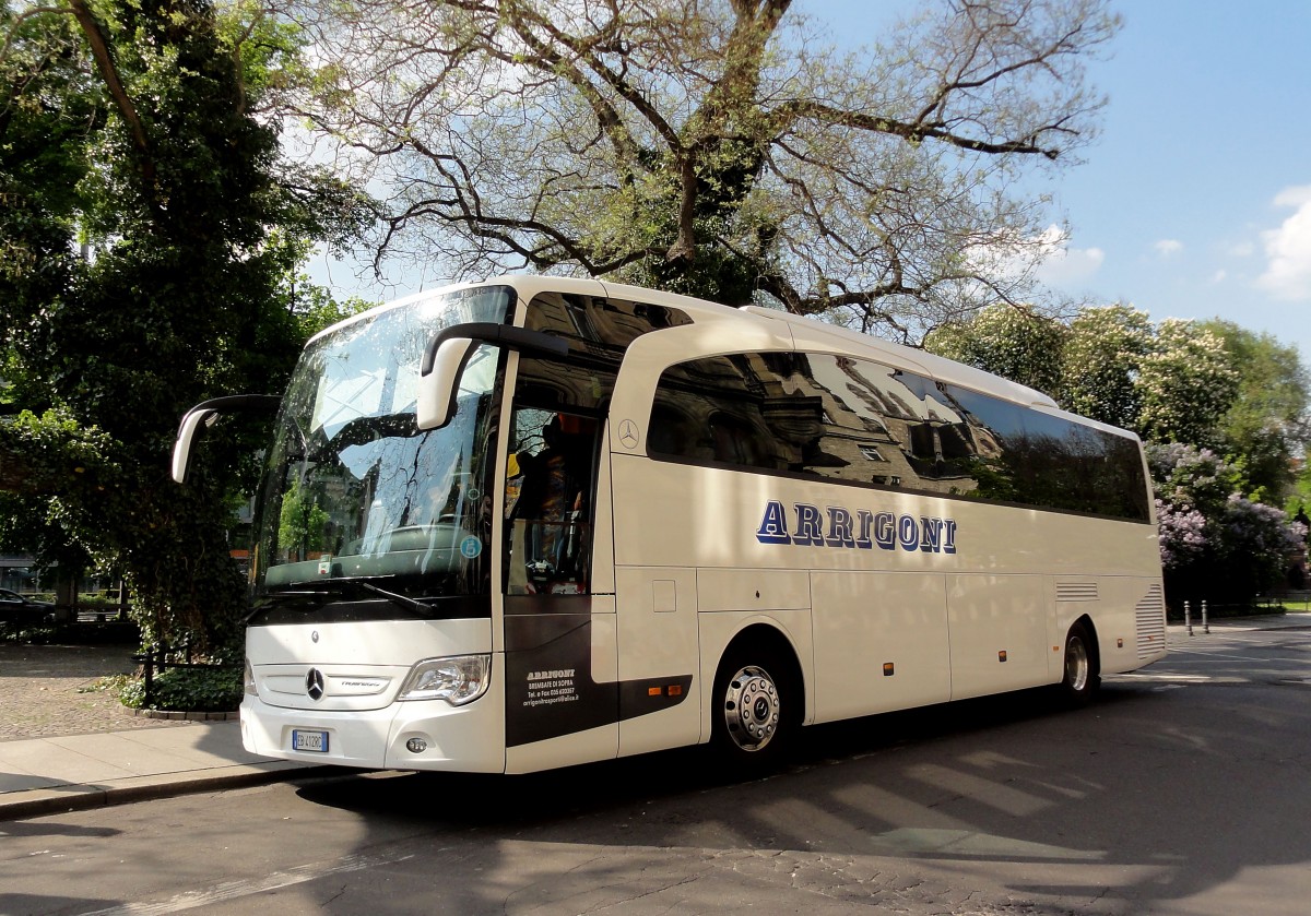 MERCEDES BENZ TRAVEGO aus Italien Ende April 2014 in Leipzig Zentrumsnhe gesehen.