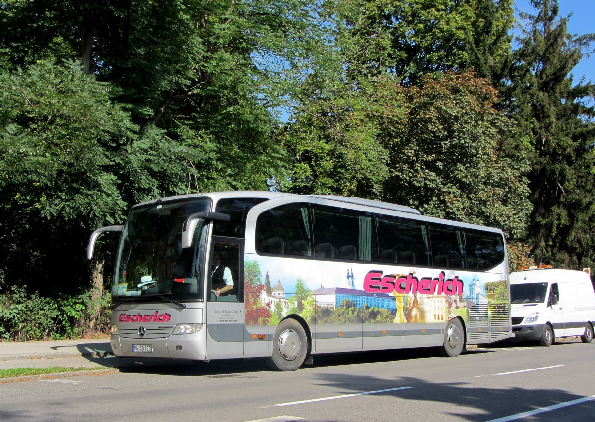 Mercedes Benz Travego von Escherich aus der BRD am 24.9.2015 in Krems.