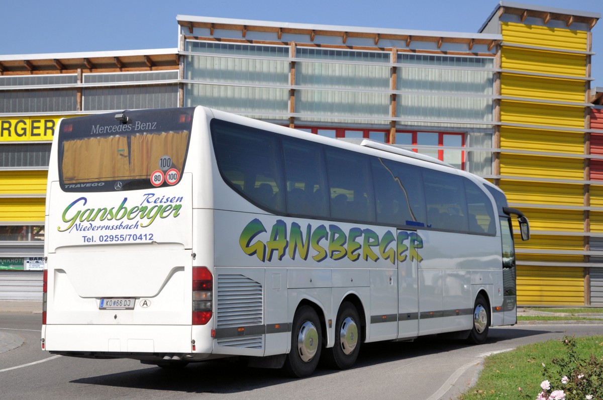 MERCEDES BENZ TRAVEGO von GANSBERGER Reisen/sterreich im September 2013 in Krems unterwegs.