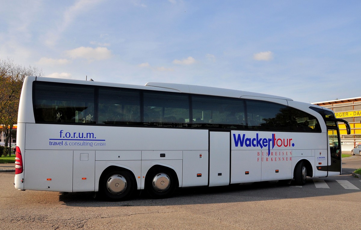 Mercedes Benz Travego von J.Wackerl Reisen aus der BRD am 12.10.2014 in Krems.