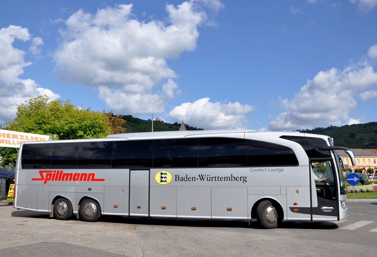 MERCEDES BENZ TRAVEGO von SPILLMANN Reisen / BRD am 12.7.2013 in Krems gesehen.