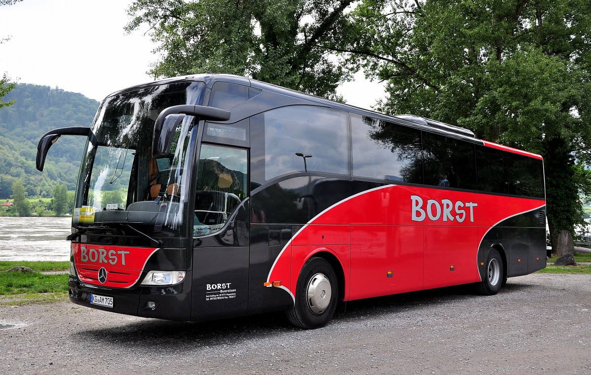 Mercedes Bnez Tourismo von Borst Reisen aus der BRd am 1. August 2014 bei Krems gesehen.