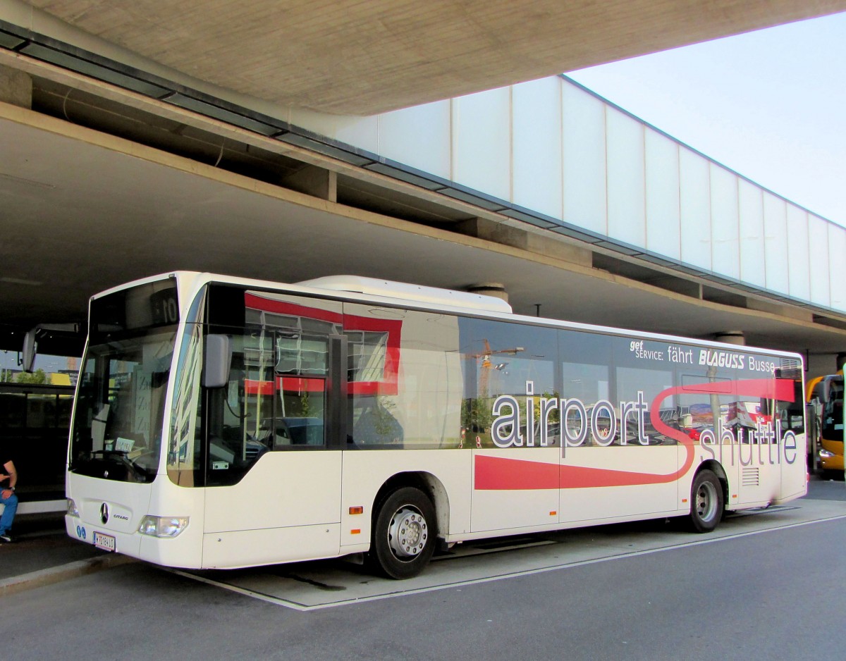 MERCEDES CITARO / Airport Shuttle hier am Airport Schwechat im Juli 2013.