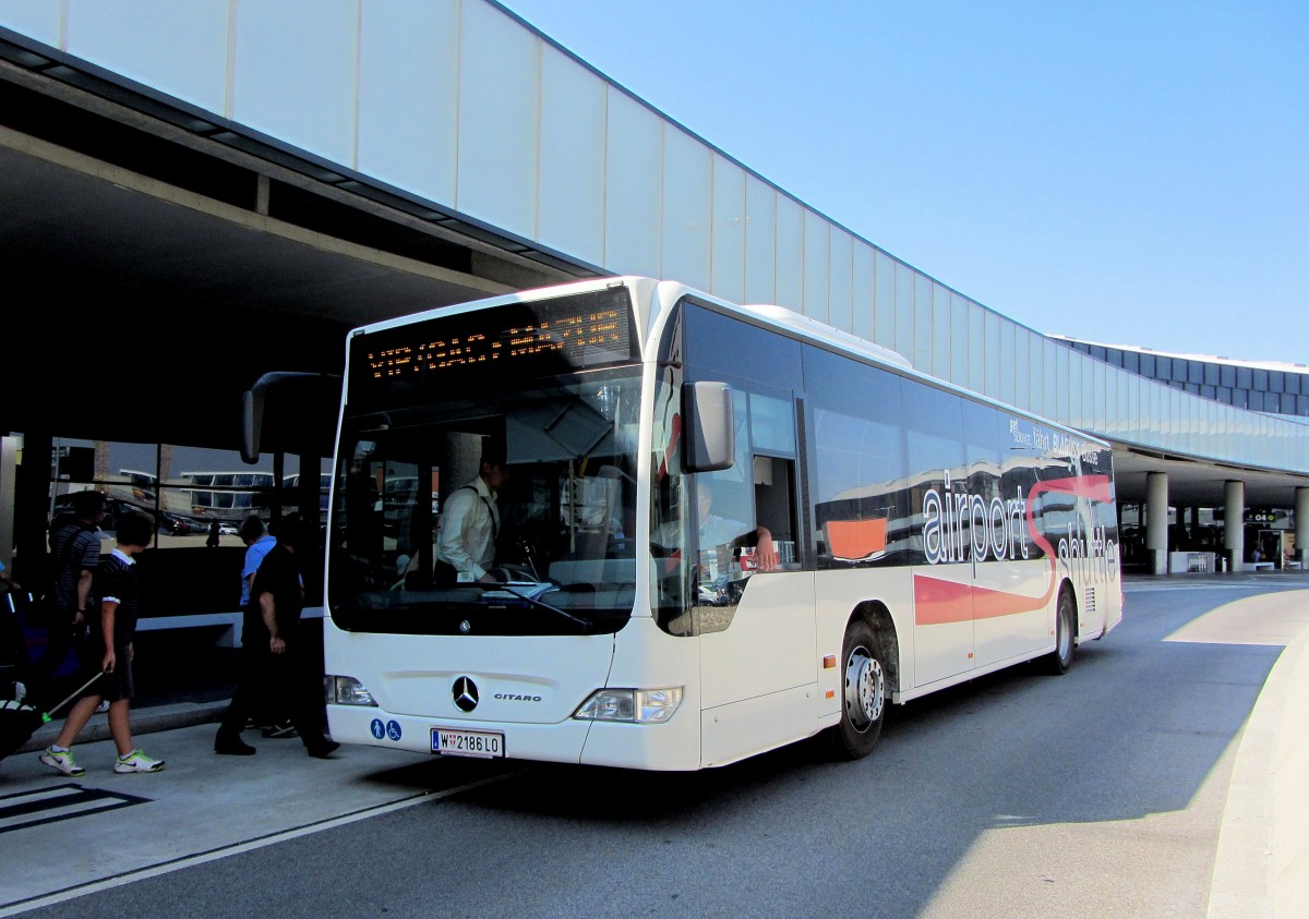 MERCEDES CITARO / Airport Shuttle hier am Airport Schwechat im Juli 2013.