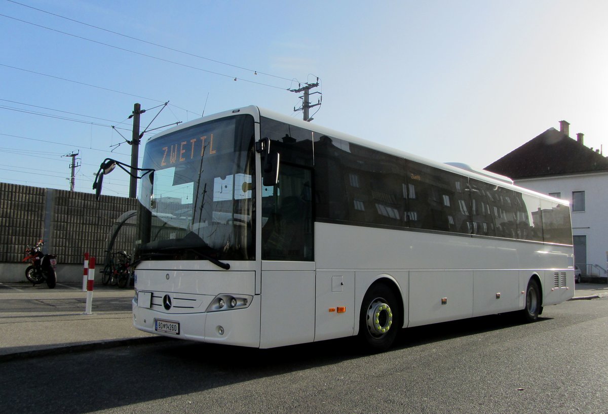 Mercedes Intouro,Linienbus der ÖBB hier am Busbahnhof in Krems.