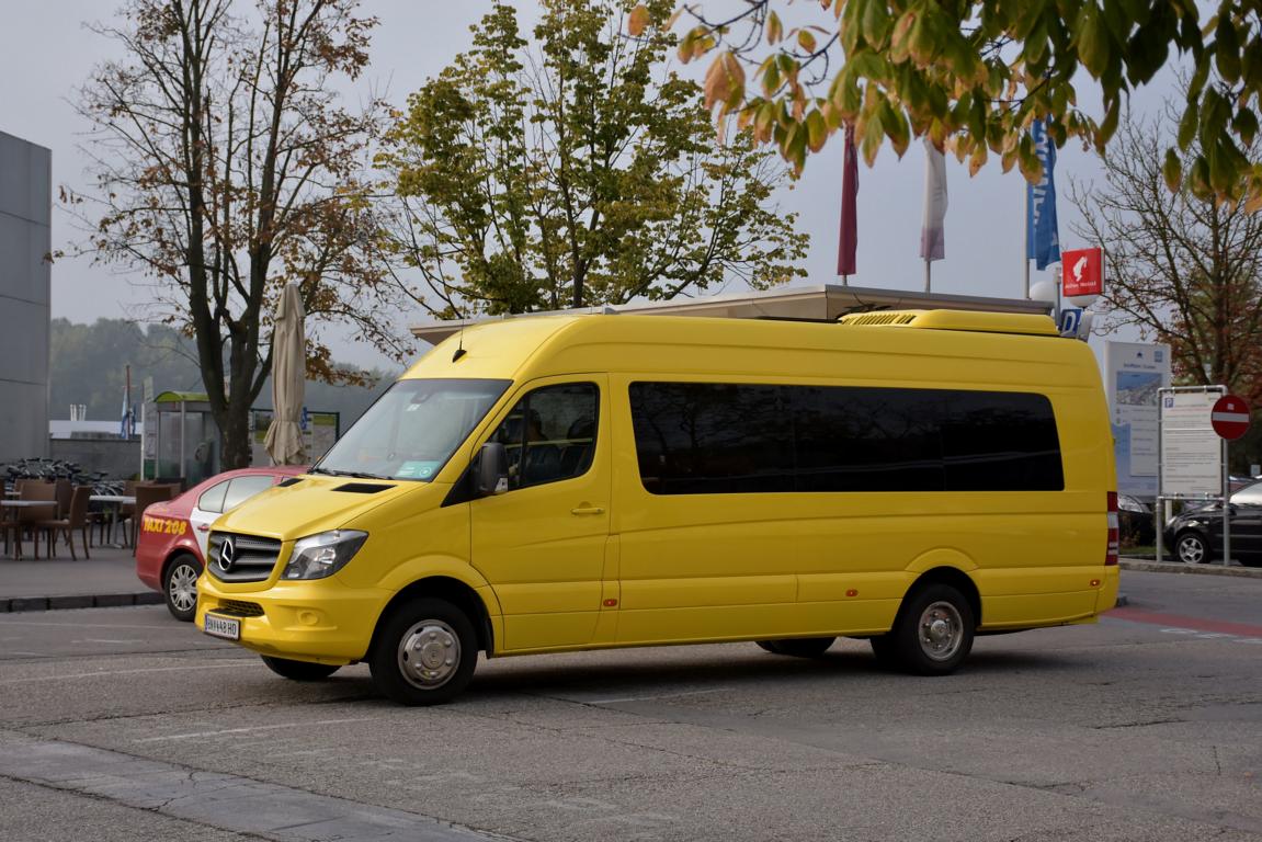 Mercedes Sprinter aus sterreich 09/2017 in Krems