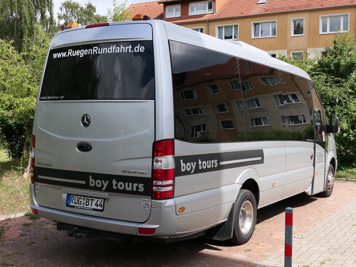 Mercedes Sprinter von BoyTours aus Deutschland in Sassnitz.