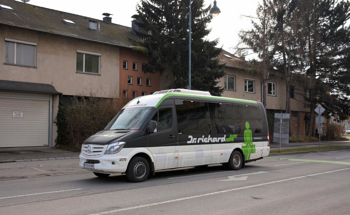 Mercedes Sprinter von Dr. Richard Reisen aus sterreich 03/2018 in Krems gesehen.