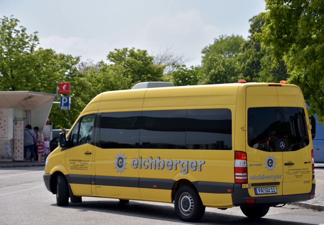 Mercedes Sprinter von EICHBERGER Reisen aus der BRD in Krems.