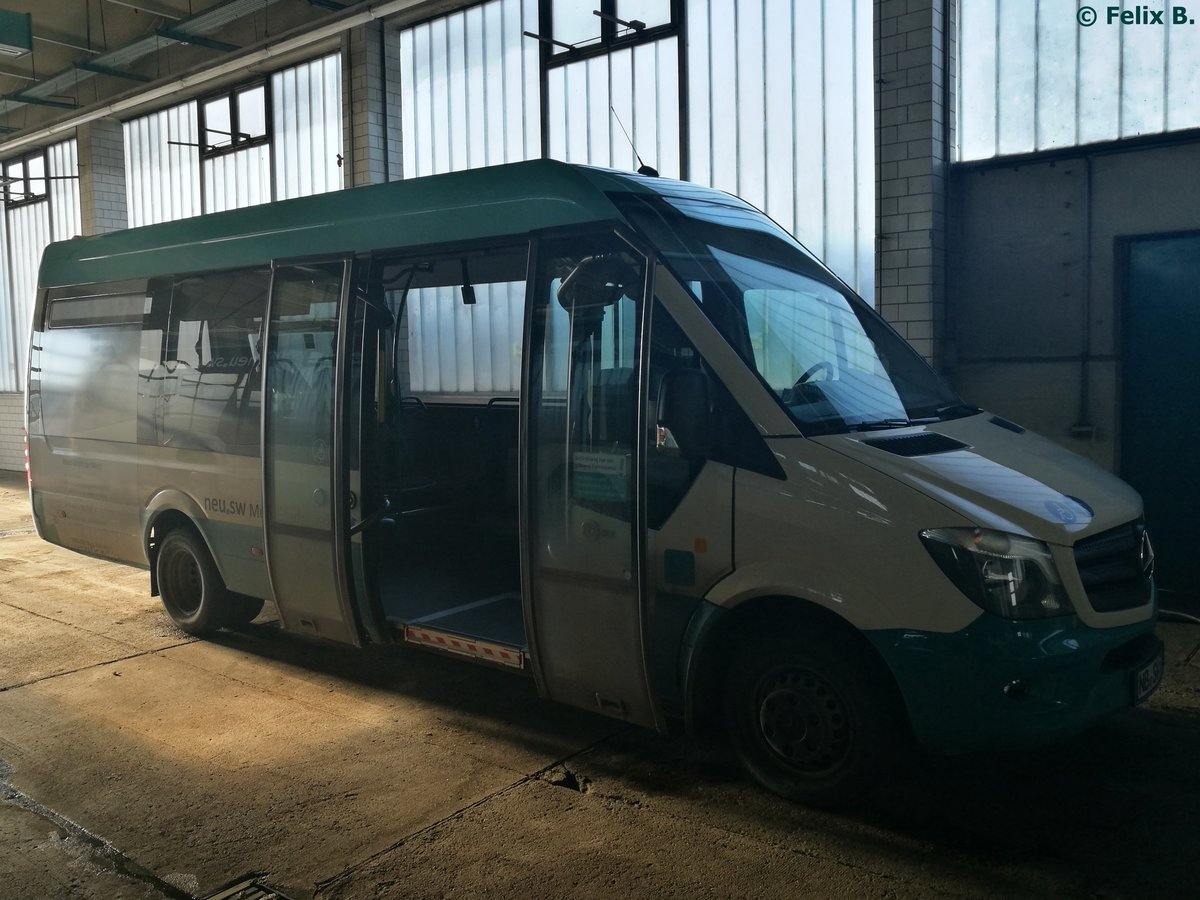 Mercedes Sprinter der Neubrandenburger Verkehrsbetriebe in Neubrandenburg.