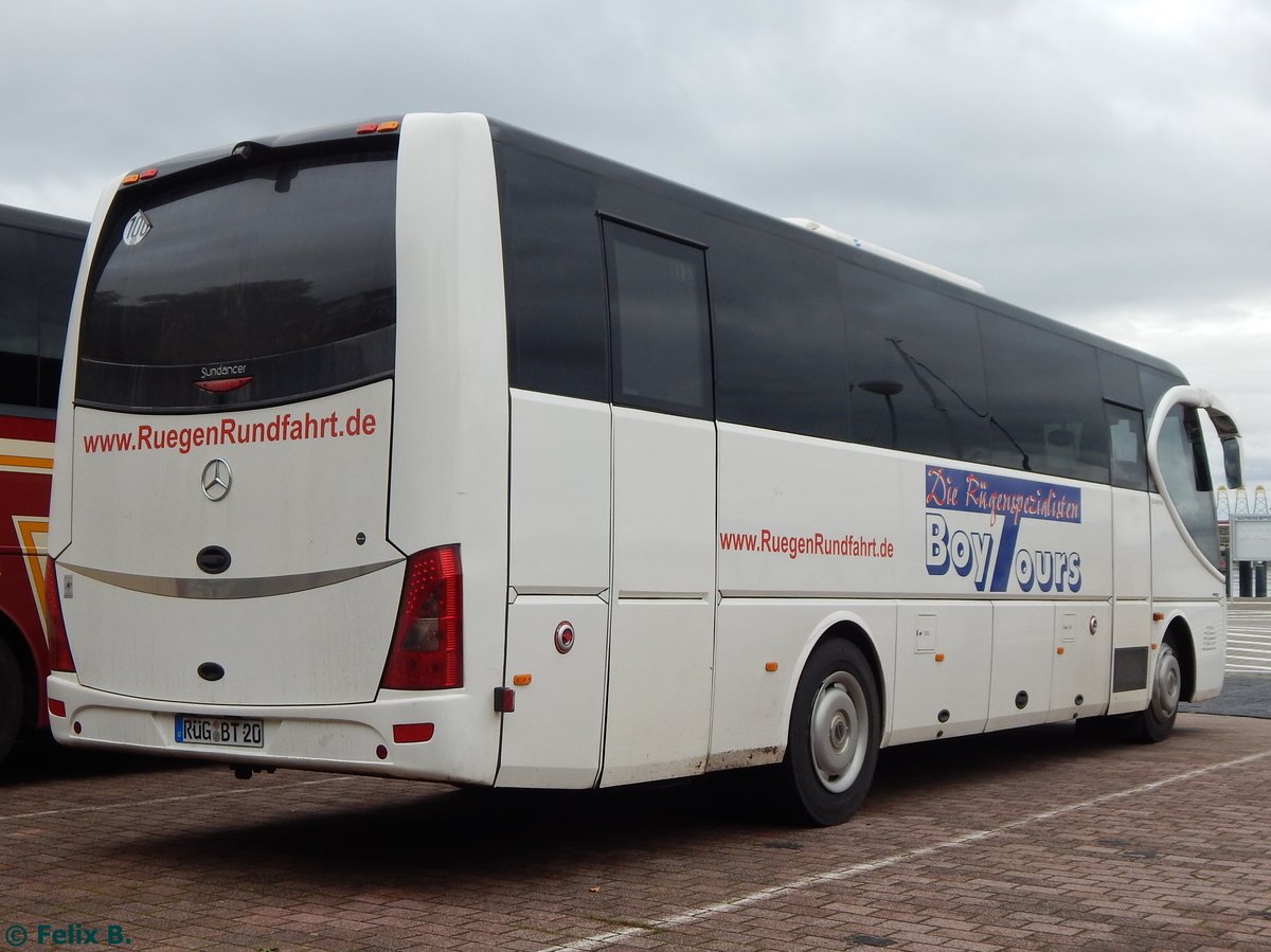 Mercedes Sundancer von BoyTours aus Deutschland im Stadthafen Sassnitz. 